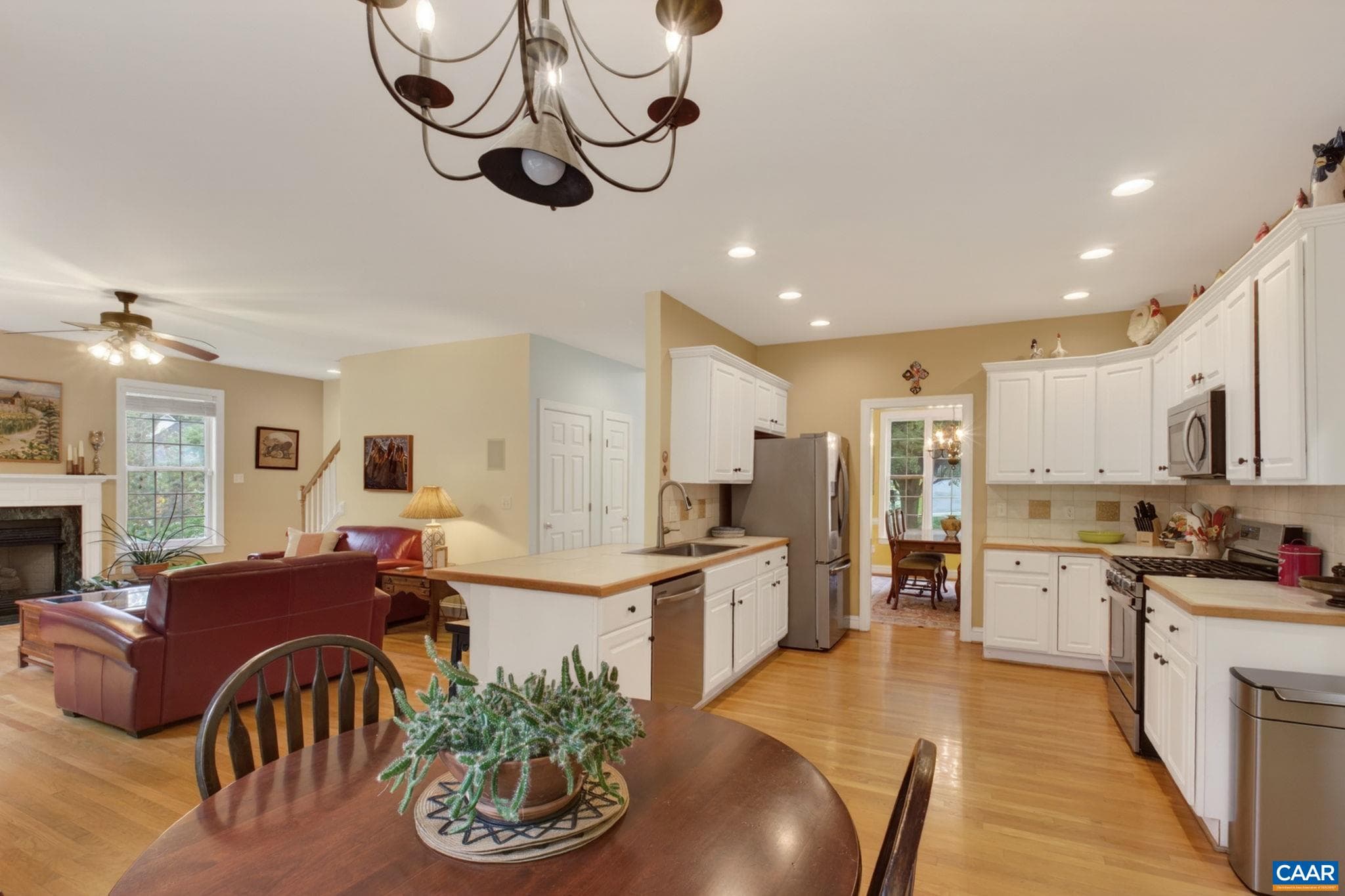 1086 Olympia Dr — photo 3